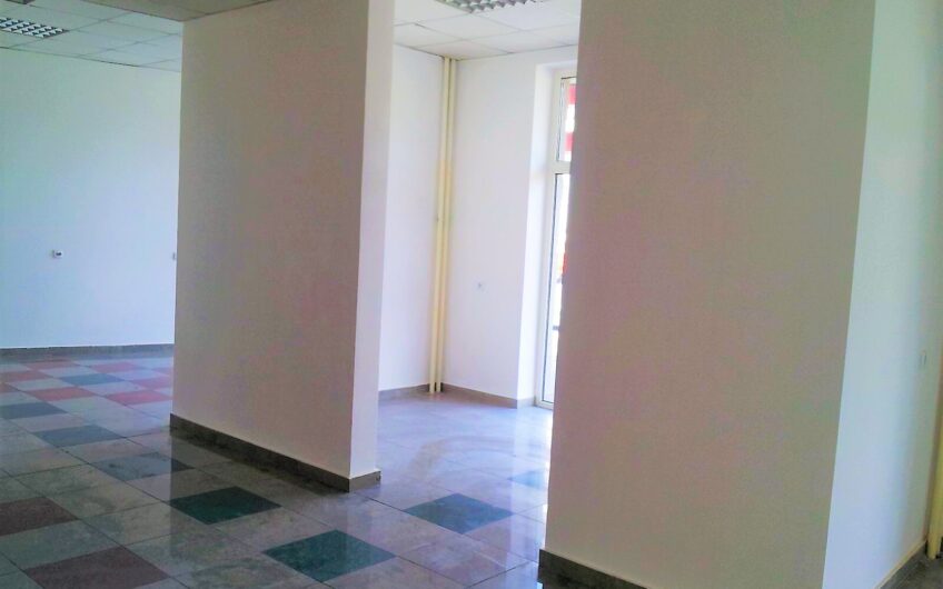 Poslovni prostor, 233m2, na dva nivoa