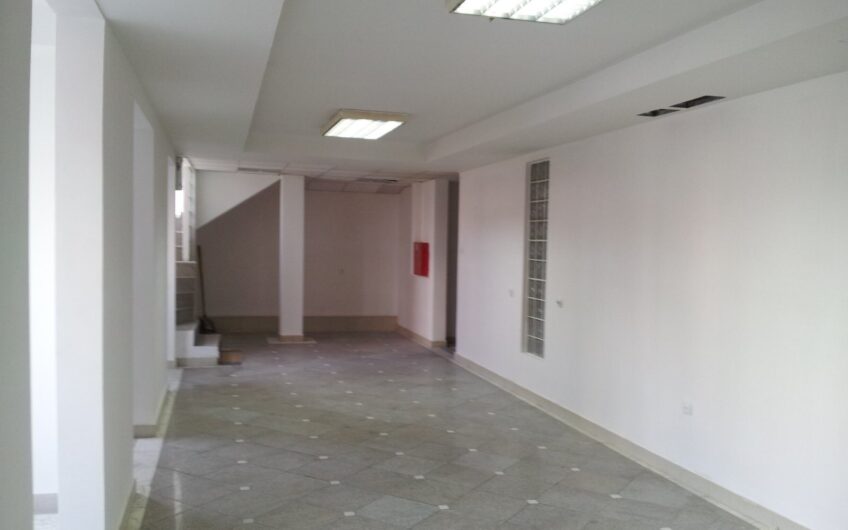 Poslovni prostor, 233m2, na dva nivoa