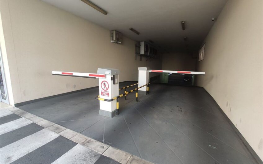Garažno mesto u A Bloku, 12m2