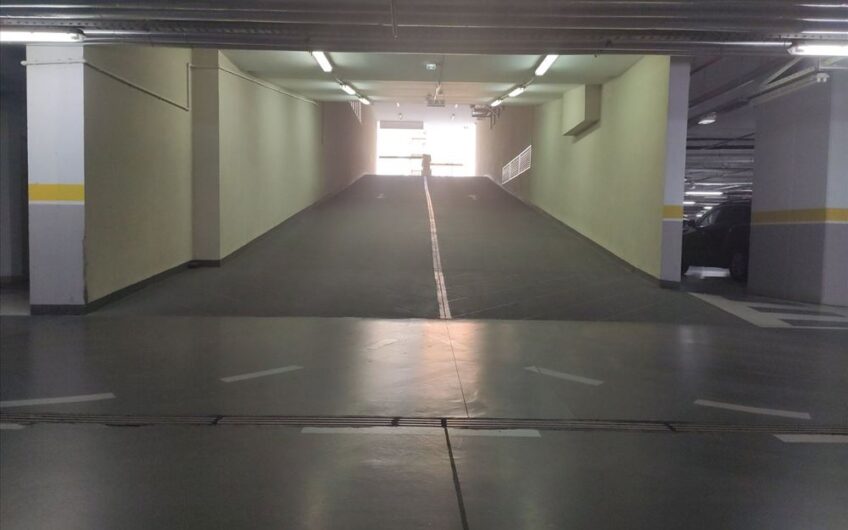Garažno mesto u A Bloku, 12m2
