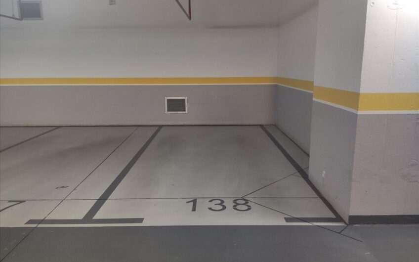 Garažno mesto u A Bloku, 12m2
