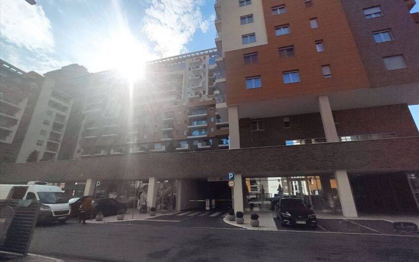 Garažno mesto u A Bloku, 12m2