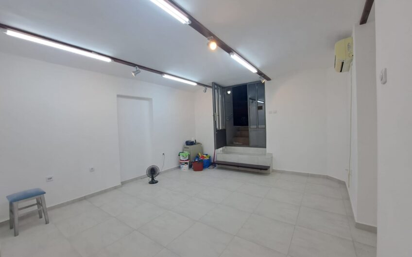 Odličan lokal u centru Zemuna, 32m2