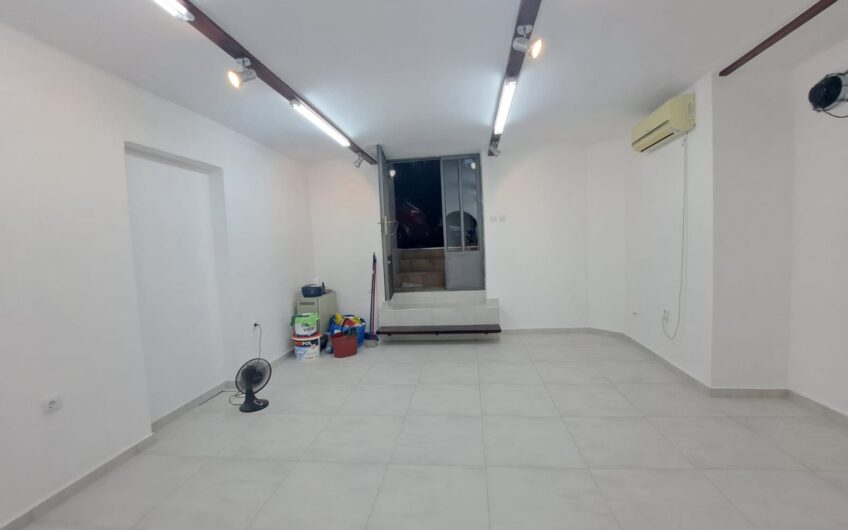 Odličan lokal u centru Zemuna, 32m2