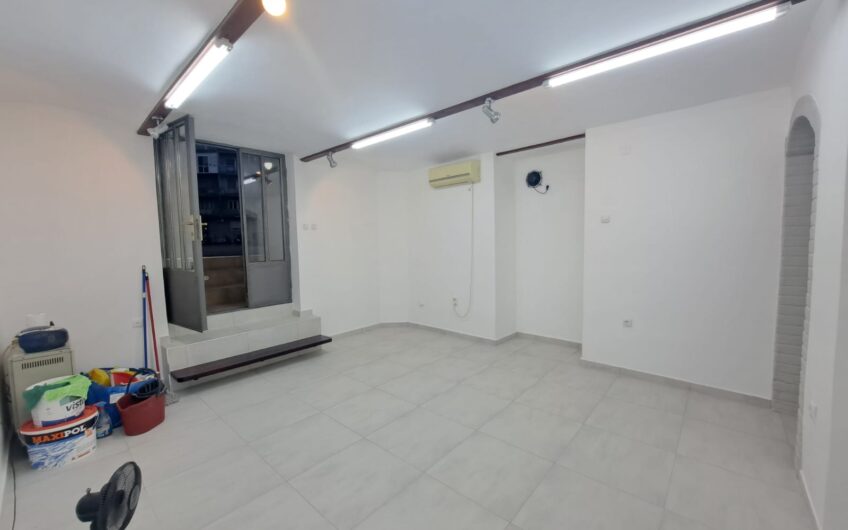 Odličan lokal u centru Zemuna, 32m2