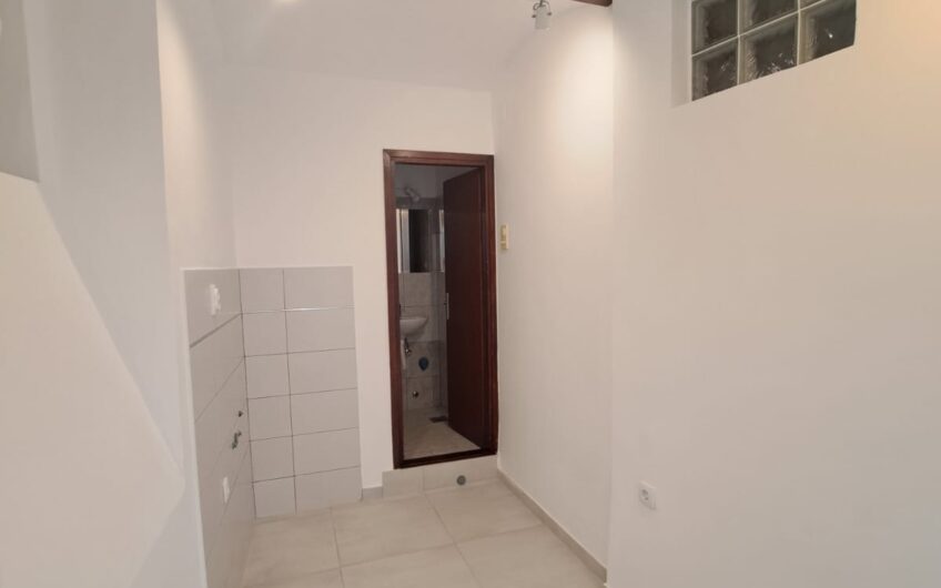 Odličan lokal u centru Zemuna, 32m2