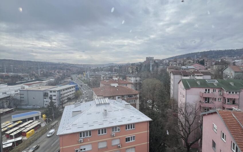 Renoviran i namešten stan, odmah useljiv