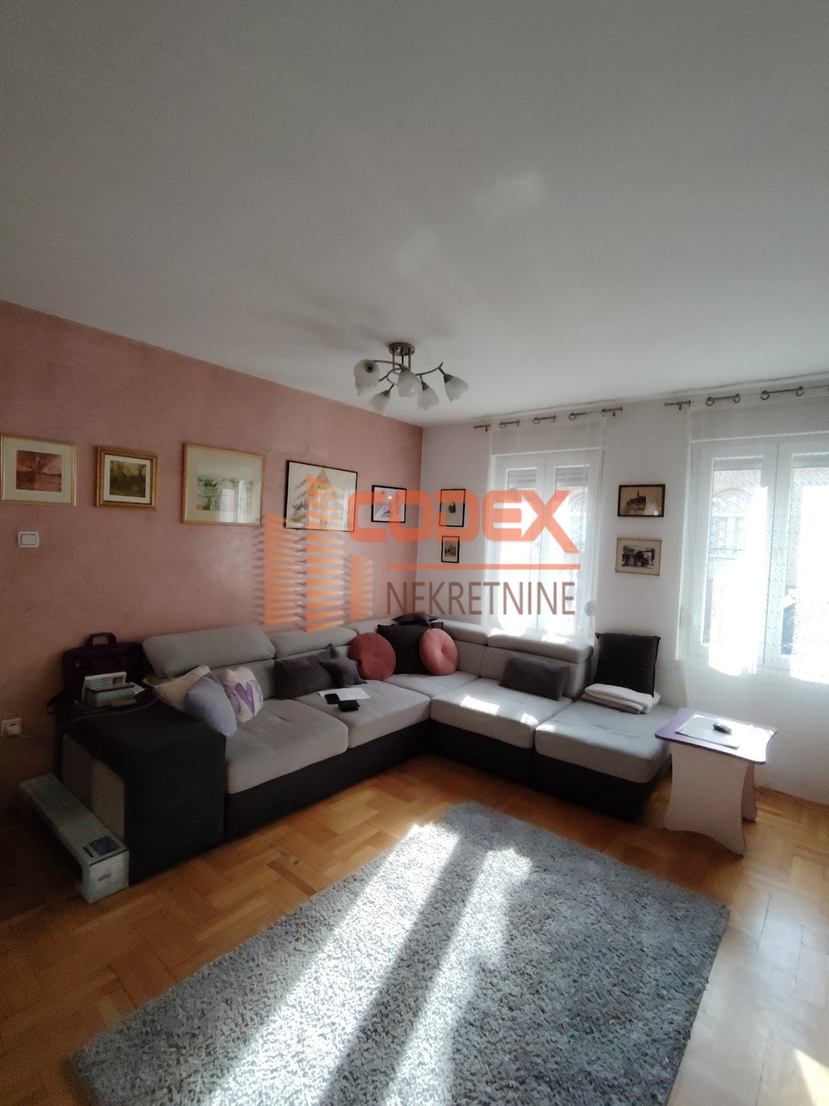 Zemun,Vinarska,4.0,71m2,sa lepim dvorištem
