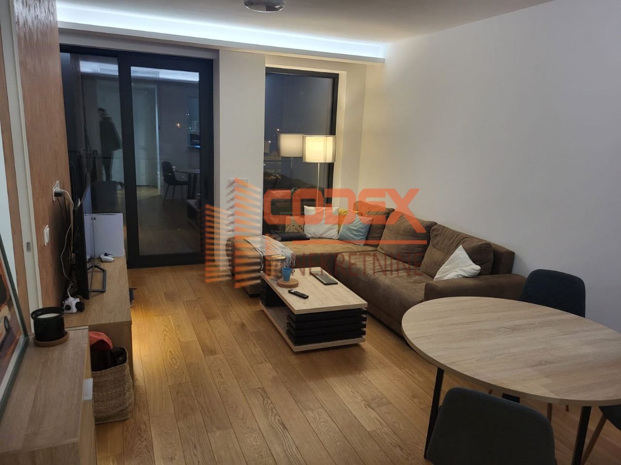 Sakura, 45m2,  luks