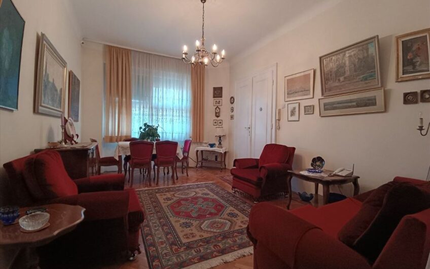 Retko u ponudi, salonski stan kod Crkve Sv.Marka