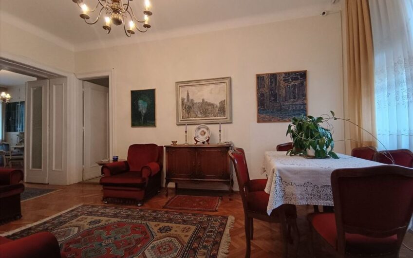 Retko u ponudi, salonski stan kod Crkve Sv.Marka