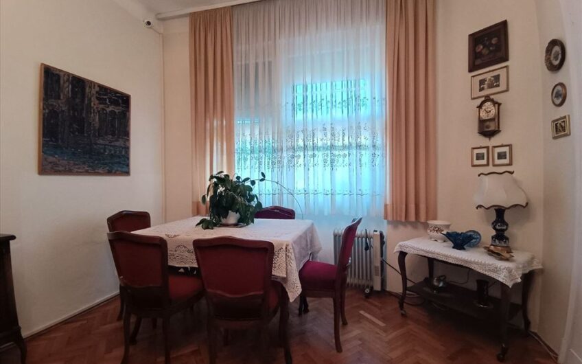 Retko u ponudi, salonski stan kod Crkve Sv.Marka