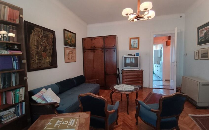 Retko u ponudi, salonski stan kod Crkve Sv.Marka