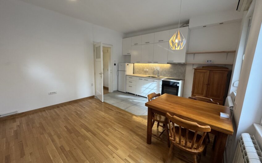 Zemun, odlična lokacija, 48m2, 2.0, pogodan i za PP