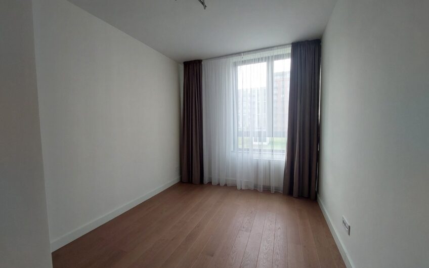 Nov, luks stan u Quartetu