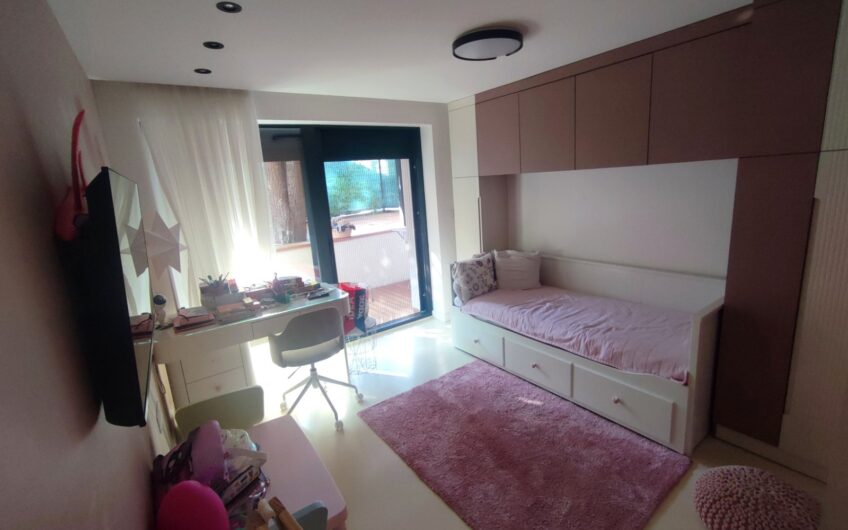 Ekskluzivna kuća na Dedinju