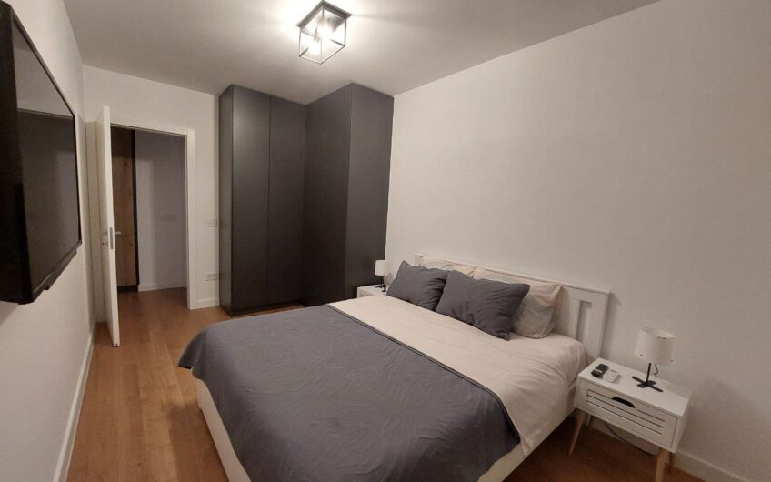 Petica, luks opremljen stan, 3.0, gar.mesto