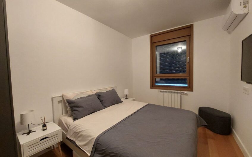 Petica, luks opremljen stan, 3.0, gar.mesto