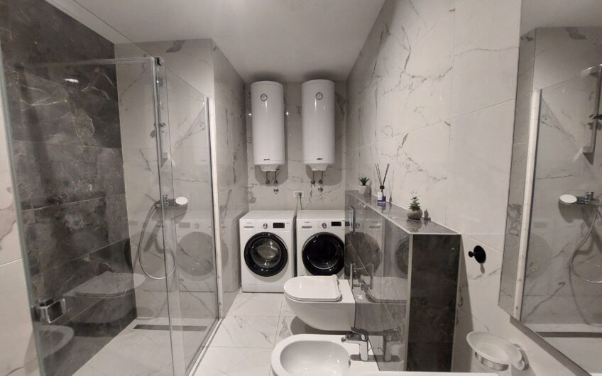 Petica, luks opremljen stan, 3.0, gar.mesto