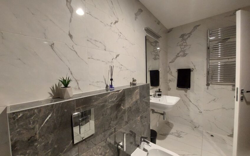 Petica, luks opremljen stan, 3.0, gar.mesto