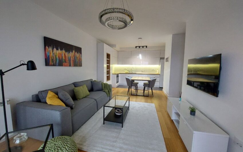 Petica, luks opremljen stan, 3.0, gar.mesto