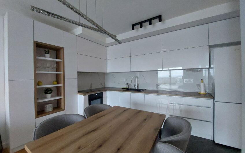 Petica, luks opremljen stan, 3.0, gar.mesto