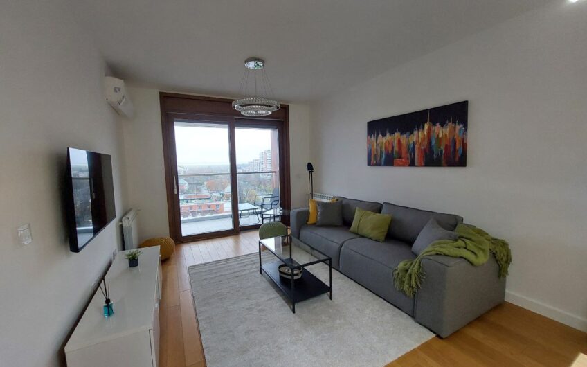 Petica, luks opremljen stan, 3.0, gar.mesto