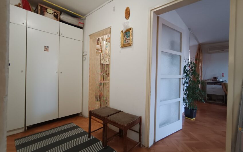 Odličan dvoiposoban stan